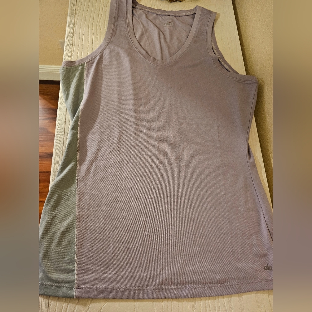 Alo Cool Fit Purple Gray V-Neck Active Tank Top Size XXL. It fit a M or L.